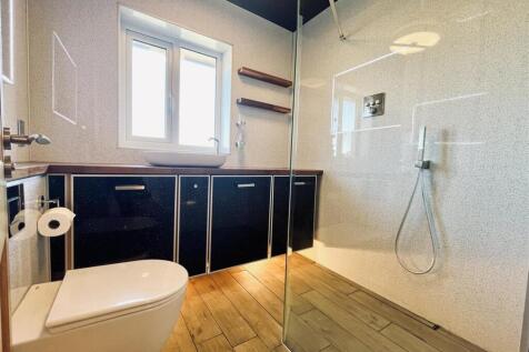 Family Shower Room