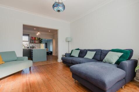 Living Room Aspect 3