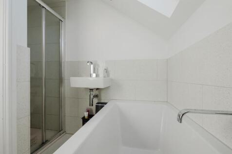En Suite Bathroom - Bed 4