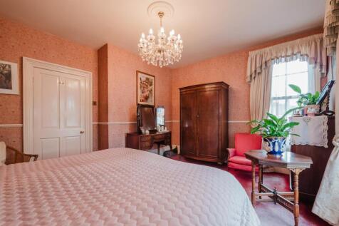 Bedroom 1 (2).jpg
