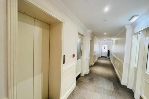 Communal Landing and Lift