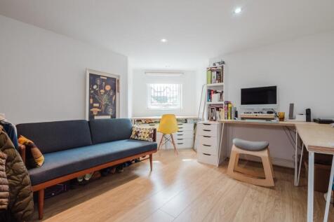 Den/Bedroom