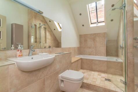 Family Bathroom 3
