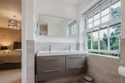 Bed 1 En Suite