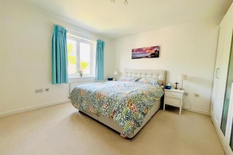 Bedroom 2 (2).jpg
