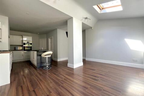 Live In Dining Kitchen