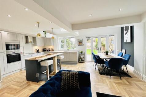 Live In Dining Kitchen