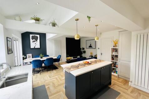 Live In Dining Kitchen
