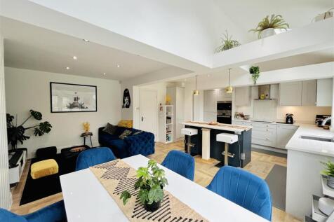 Live In Dining Kitchen