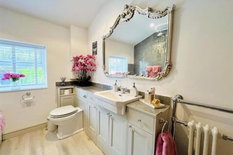 En Suite Bathroom