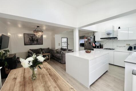 Live In Dining Kitchen