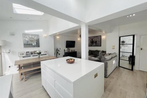 Live In Dining Kitchen