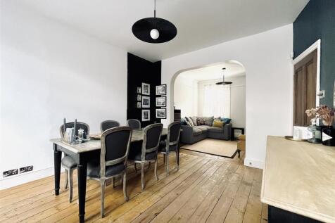 Living and Dining Kitchen