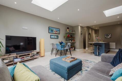 Open Plan Live In Dining Kitchen