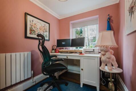 Bedroom 2/Study