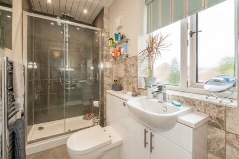 En Suite Shower Room - Bed 1