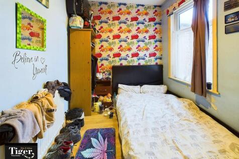 CAM02176G0-PR0438...