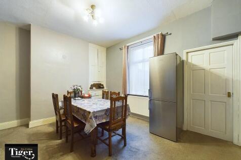 CAM02176G0-PR0483...