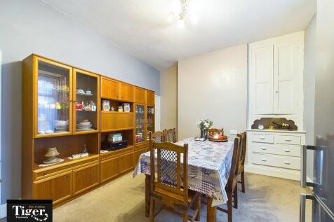 CAM02176G0-PR0483...