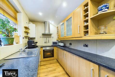 CAM02176G0-PR0483...