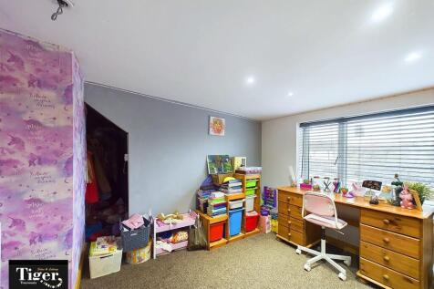 CAM02176G0-PR0483...