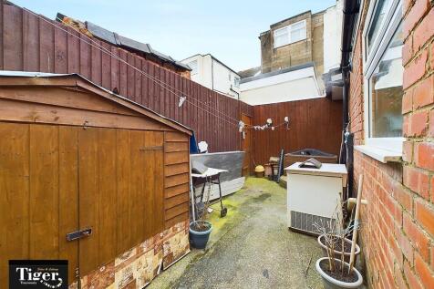 CAM02176G0-PR0483...