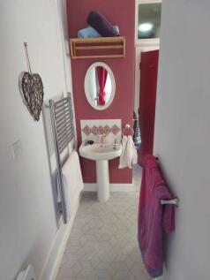 studio bathroom