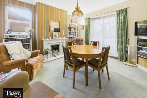 CAM02176G0-PR0745...