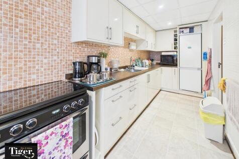 CAM02176G0-PR0745...