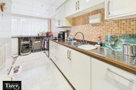 CAM02176G0-PR0745...