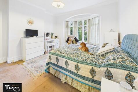 CAM02176G0-PR0745...