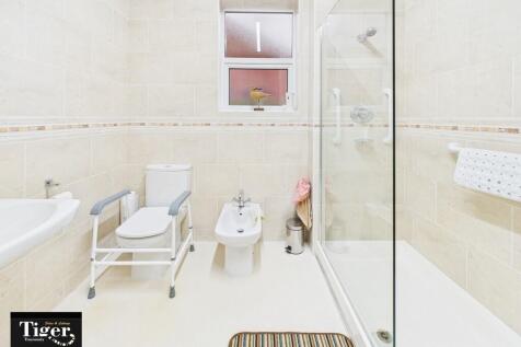 CAM02176G0-PR0745...