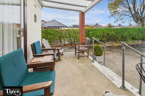 CAM02176G0-PR0745...