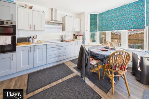 CAM02176G0-PR0757...