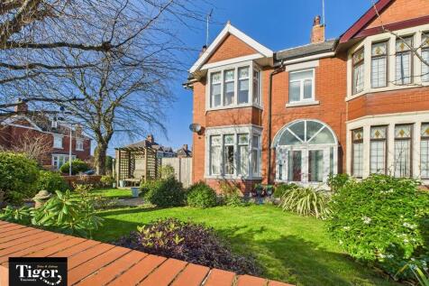 CAM02176G0-PR0757...