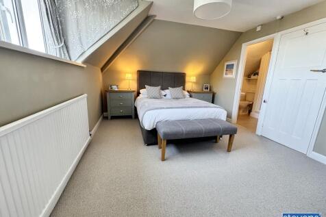 Bedroom 1 - 