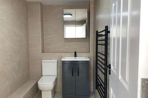 Ensuite 2.jpg