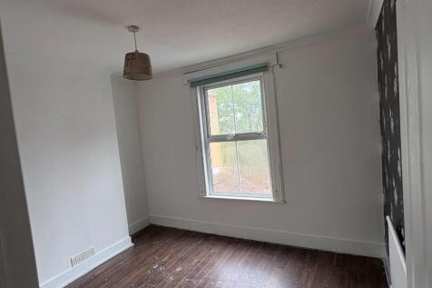 bedroom 2.jpeg