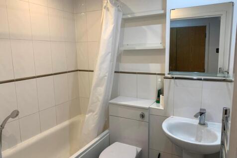 bathroom 1.jpg