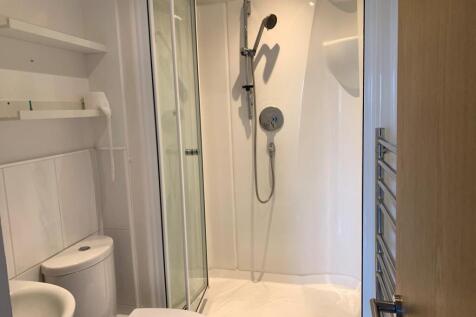 bathroom 2.jpg
