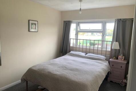 Bedroom 1.jpg