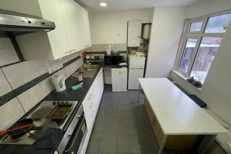Kitchen 2.jpg