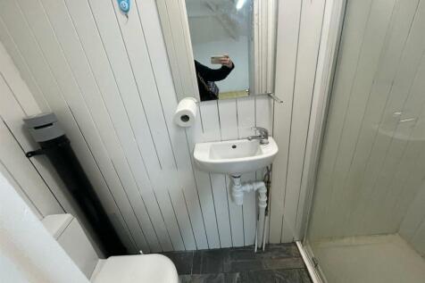 en-suite shower.jpg