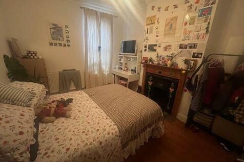Bed 4.jpg