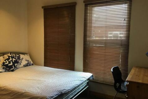 Bed 2.jpg