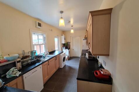 7 Albany Road Kitchen .jpeg