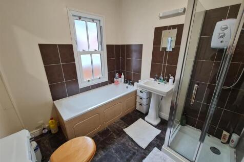 7 Albany Rd Bathroom .jpeg