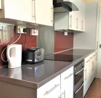 Kitchen 2.jpg