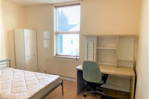 bedroom 222.jpg