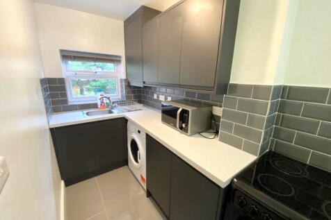 65GR Kitchen Pic 3.jpeg